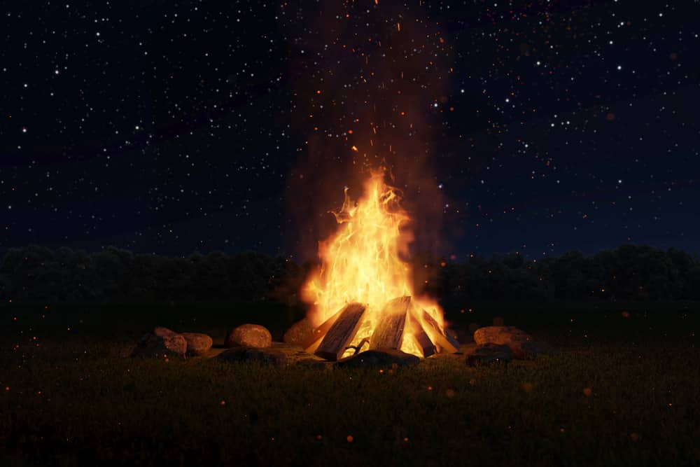 how to keep a campfire going all night